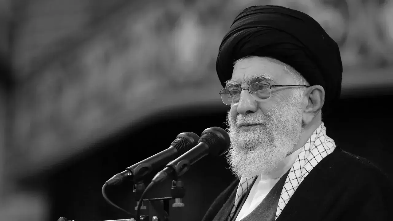 يران اياتوللا حامەنەيدىڭ قازاسىن راستادى: ەلدە 40 كۇندىك ازا تۇتۋ جاريالاندى