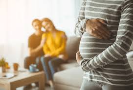 سۋروگات انا بولۋ – ماماندىق پا, ماجبۇرلىك پە؟