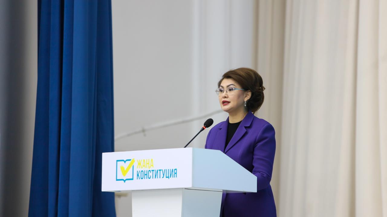 ايدا بالاەۆا: پرەزيدەنت – جاڭا كونستيتۋتسيانىڭ نەگىزگى اۆتورى