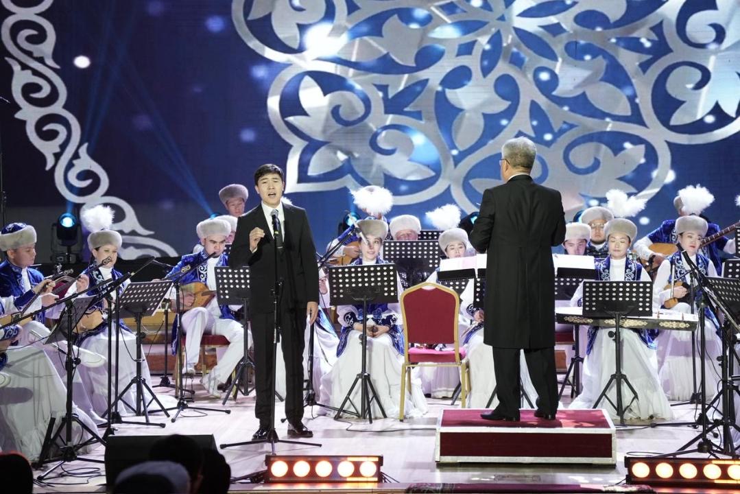 جىر الىبى – جامبىل جاباەۆتىڭ تۋعانىنا 180 جىل تولۋىنا وراي «اتا تولعاۋى» سالتاناتتى كونتسەرت ءوتتى