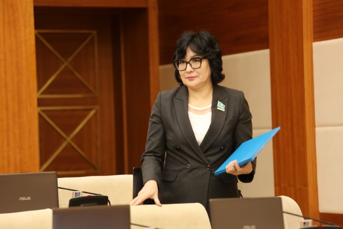 دەپۋتات يرانداعى بالالاردىڭ تاعدىرىنا الاڭداۋشىلىق ءبىلدىردى