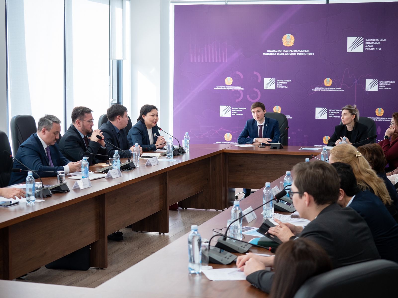 «SARAP» وتىرىسىندا جاڭا كونستيتۋتسيا جوباسىنداعى الەۋمەتتىك كەپىلدىكتەر ماسەلەسى تالقىلاندى