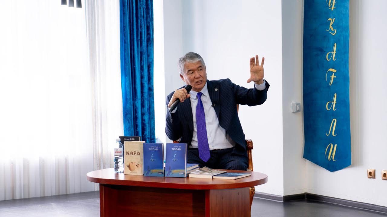 اۋەزوۆتى اسپەتتەپ, ايتماتوۆتى ارداقتاعان...