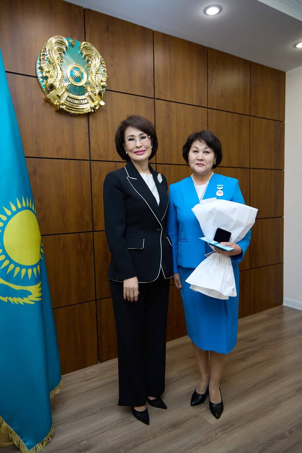 اقمارال ءالنازاروۆا مەرەكە قارساڭىندا مەديتسينا قىزمەتكەرلەرىن ماراپاتتادى