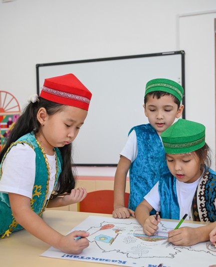 مەملەكەتتىك تىلدە تاربيەلەنەتىندەر ۇلەسى ارتىپ كەلەدى