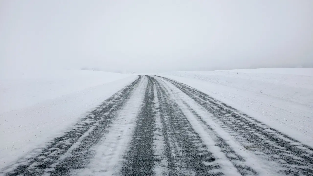 قازاقستاندا اۋا رايىنىڭ ناشارلاۋىنا بايلانىستى بىرقاتار تاسجول ەرتەڭگە دەيىن جابىلدى