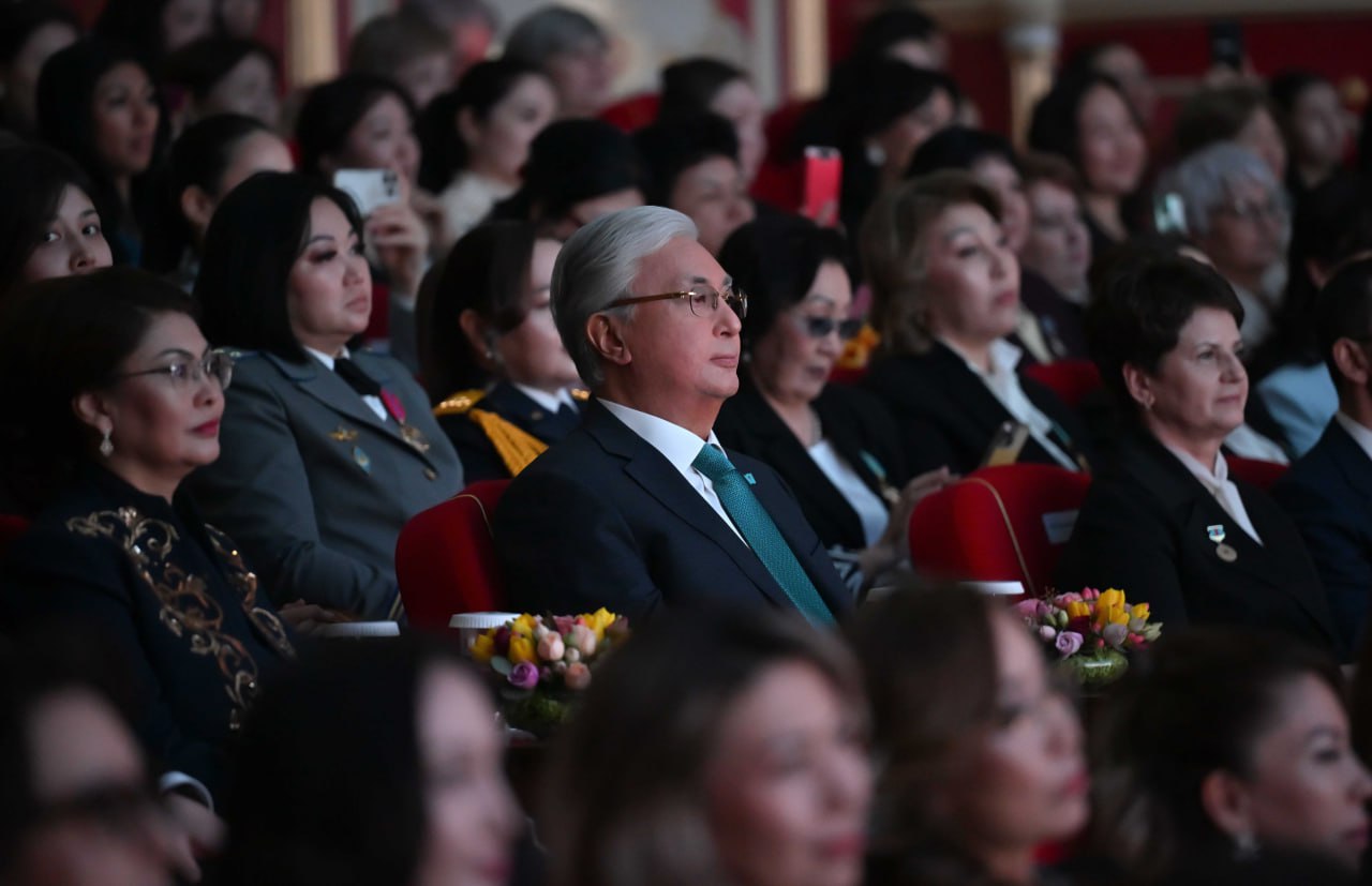 مەملەكەت باسشىسى مەرەكەلىك كونتسەرتكە باردى