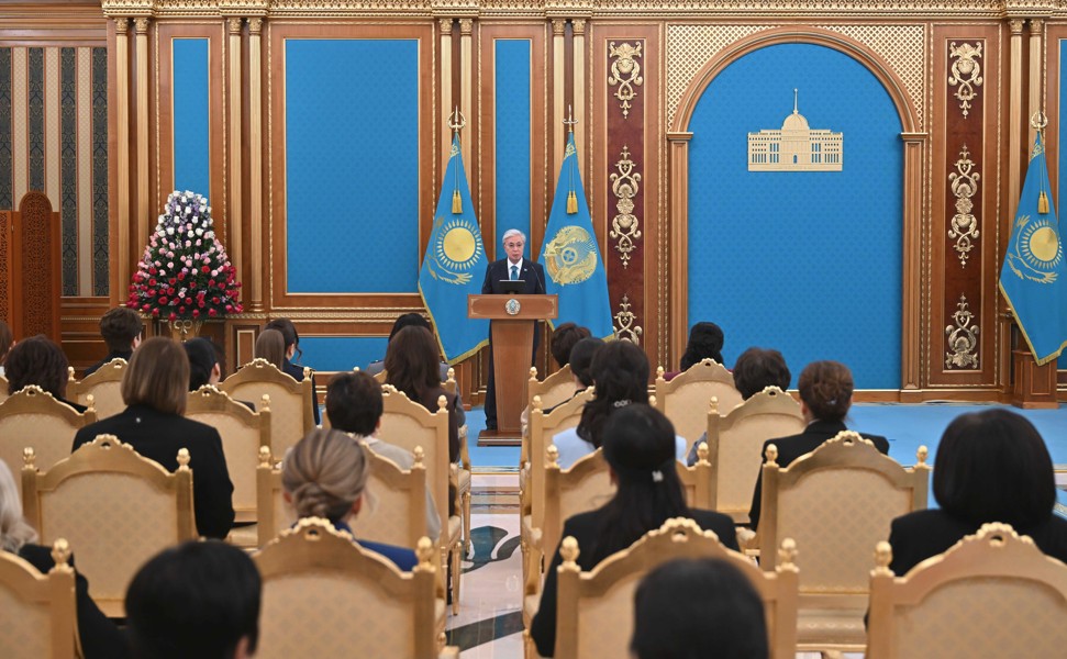 ايەل – اقىل مەن اجاردىڭ ايناسى