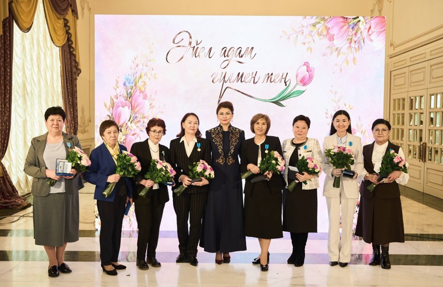 ادال ەڭبەككە لايىقتى قۇرمەت