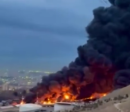 تەگەراننىڭ مۇناي بازاسى ورتەنىپ جاتىر