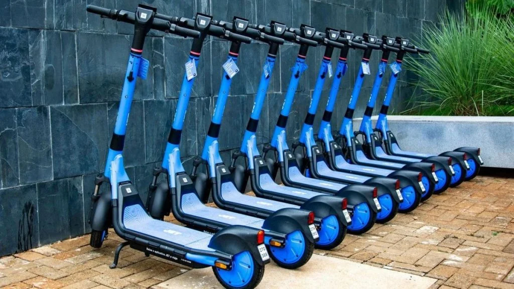 1 شىلدەدەن باستاپ ەلەكتروساموكاتتارعا مەملەكەتتىك ءنومىر بەرىلەدى