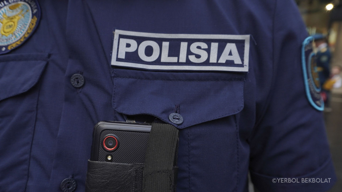 اتىراۋدا تىكەلەي ەفيردە قىزدى اياۋسىز ۇرعان جىگىت ۇستالدى