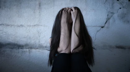 تارازدا مەكتەپ وقۋشىسىن جەتى قىز جابىلىپ سوققىعا جىققان