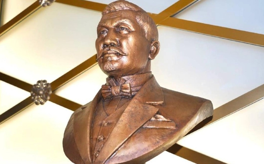 ماسكەۋدە ءاليحان ءبيۋستى اشىلدى