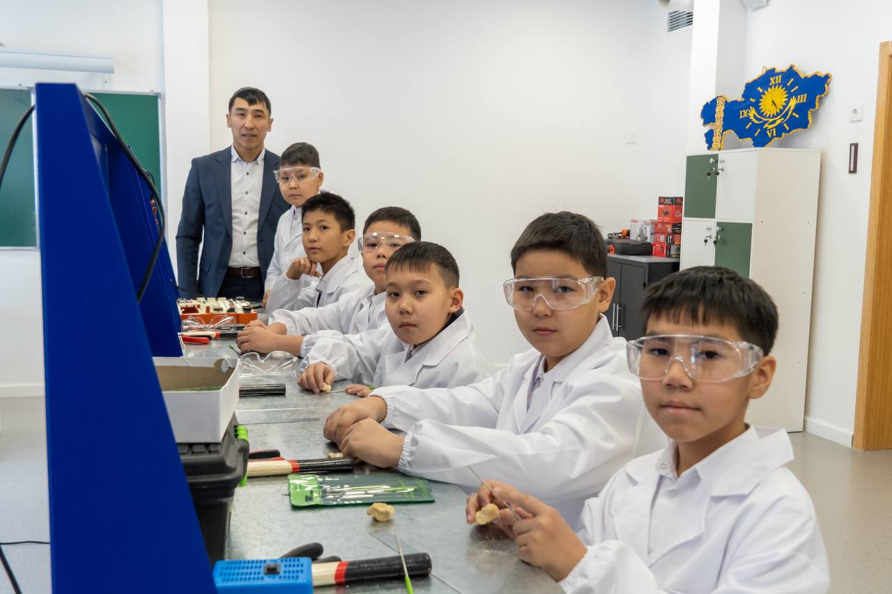 «كەلەشەك مەكتەپتەرى»: ەلىمىزدە ءۇش جىلدا 217 مەكتەپ سالىندى