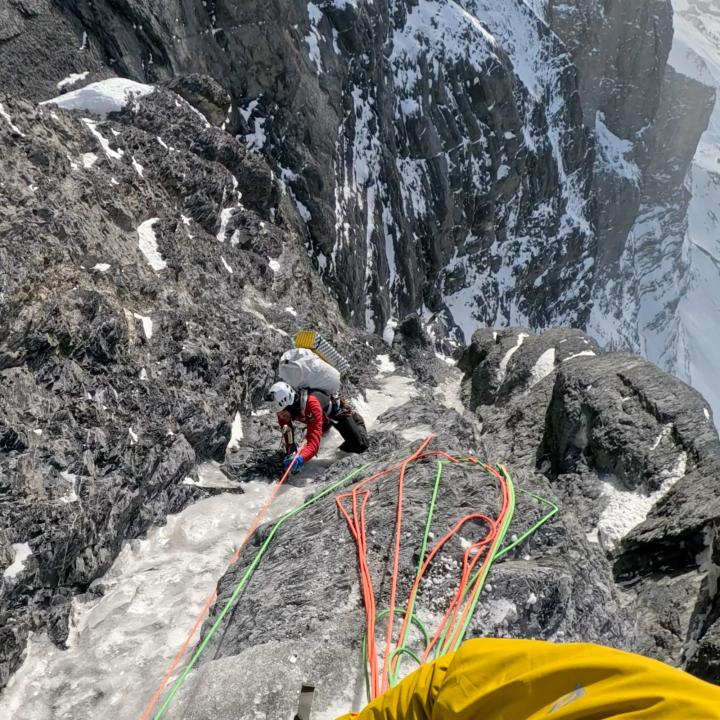 العاش رەت قازاق الپينيستەرى ەيگەر تاۋىنىڭ سولتۇستىك قابىرعاسىن باعىندىردى
