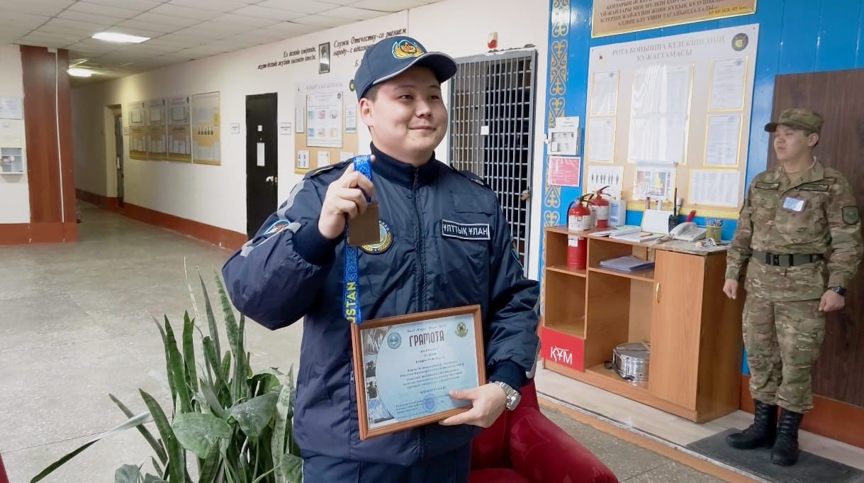 ۇلاندىقتار كورىسۋ كۇنى اتا-انالارىمەن تىلدەستى