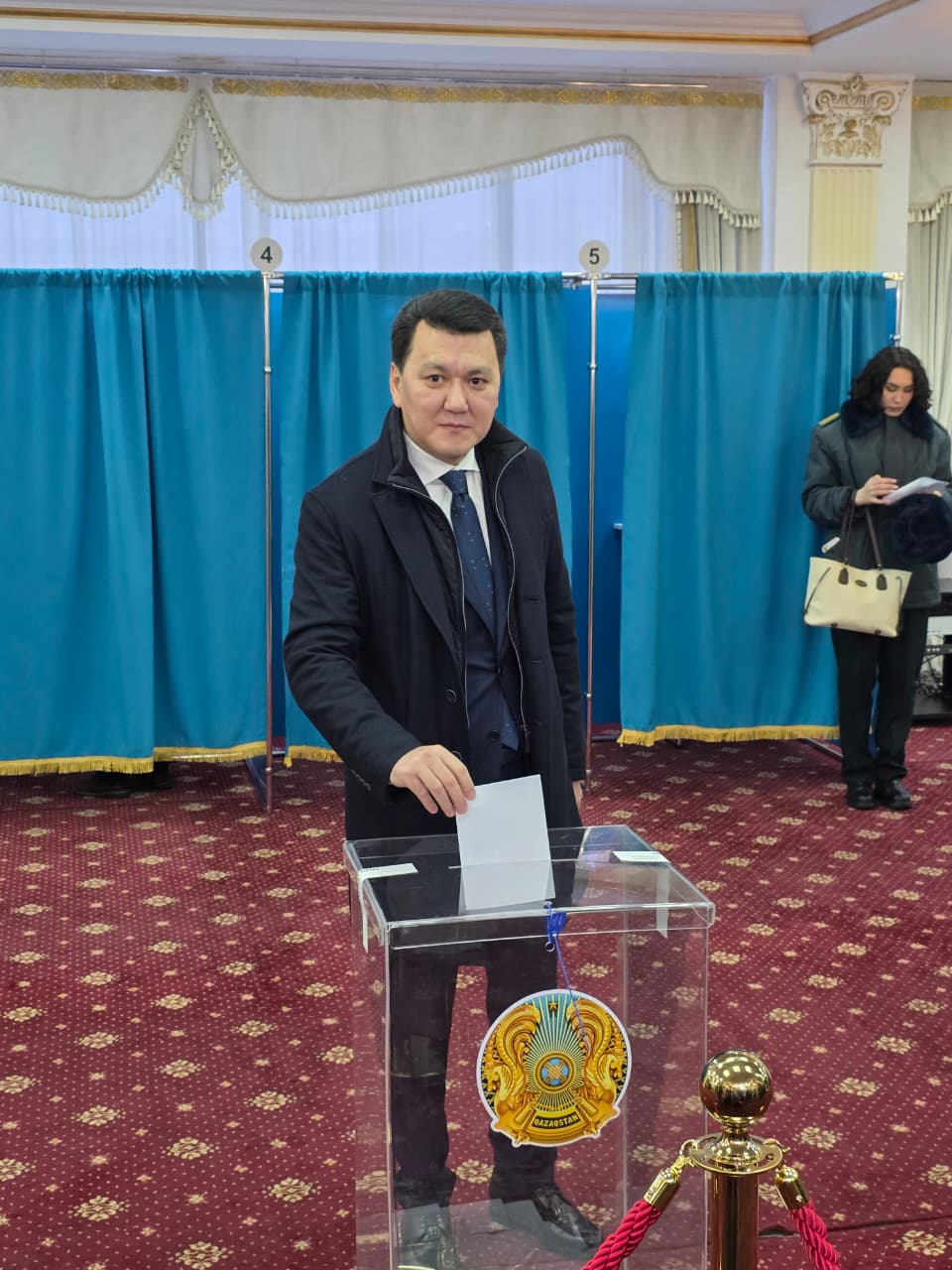 ەرلان قارين: قازاقستاندىقتار ەل بولاشاعىن تاڭداۋ تۋرالى شەشىم قابىلداۋدا