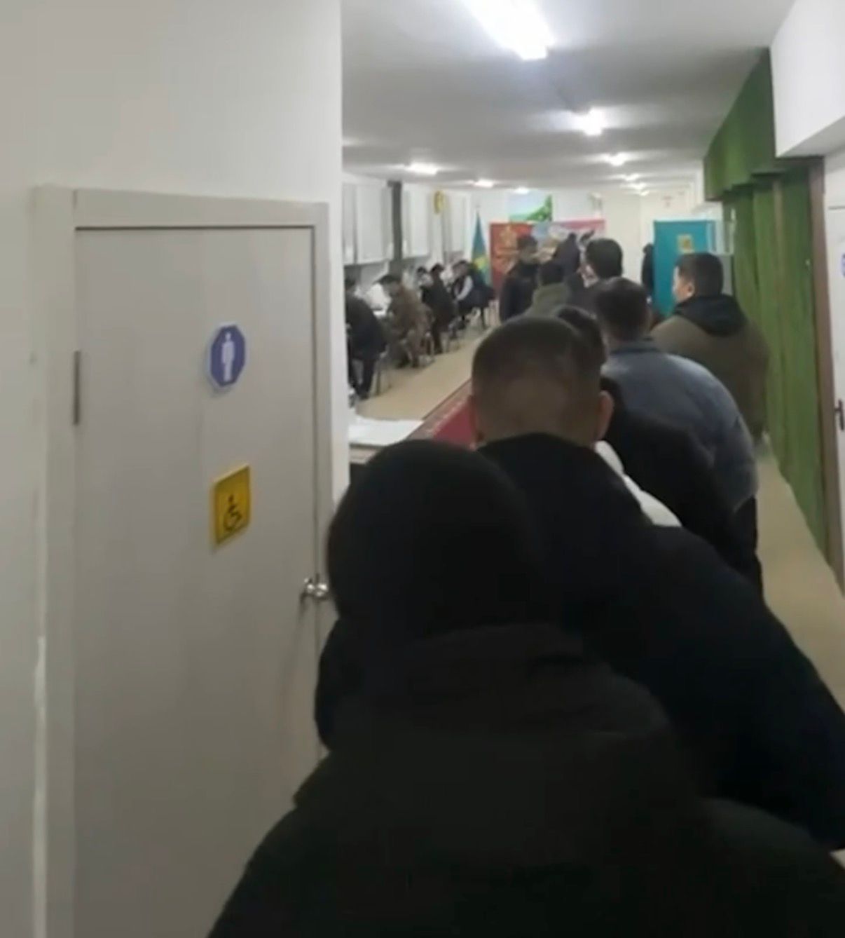 ەل تۇرعىندارى رەفەرەندۋمدا ەرەكشە بەلسەندىلىك تانىتىپ جاتىر