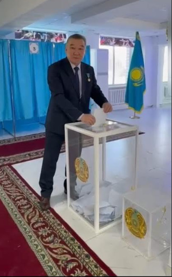 قازاقستاننىڭ ەڭبەك ەرى تۇرسىنبەك ماقىشەۆ داۋىس بەردى