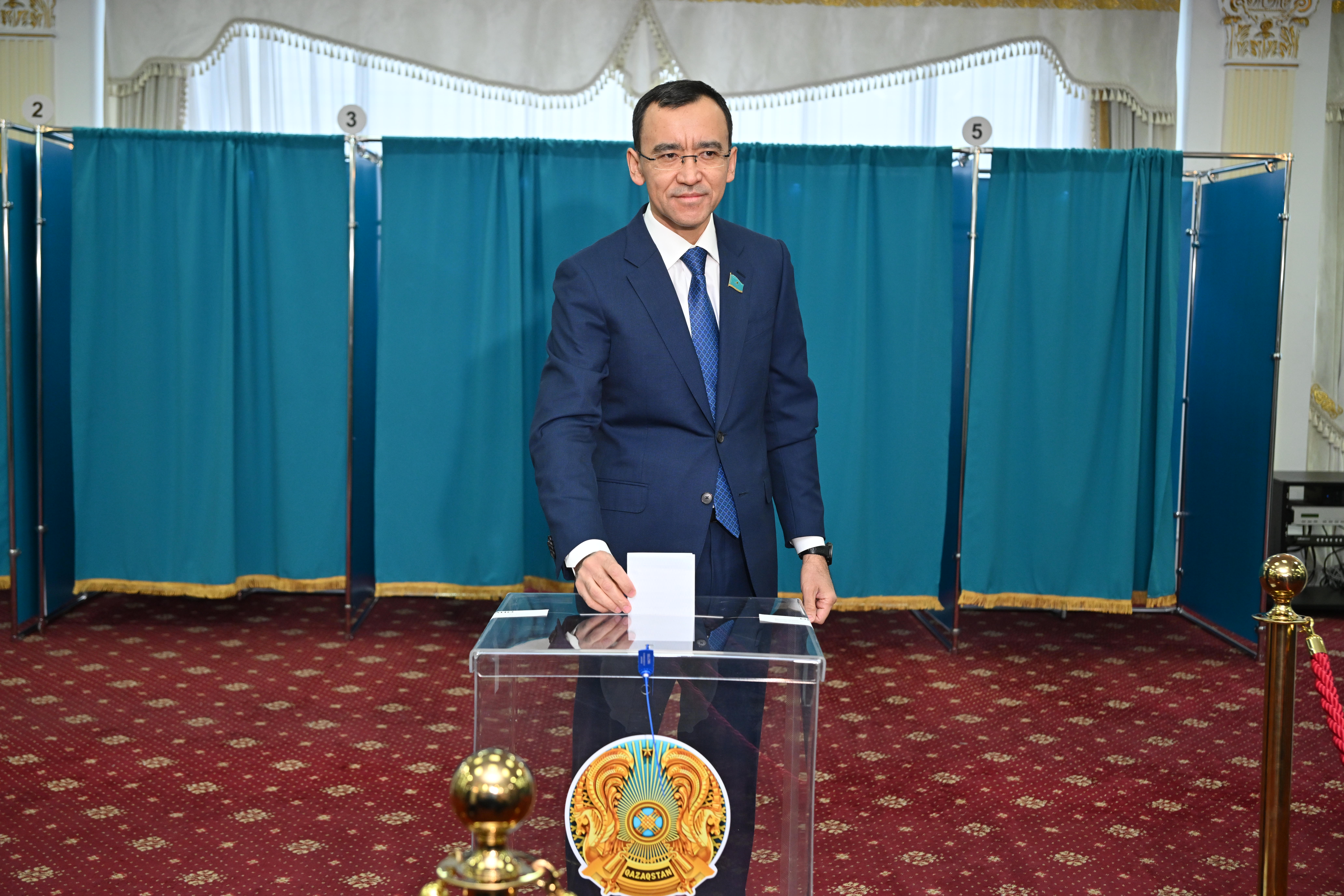 ماۋلەن اشىمباەۆ: رەفەرەندۋم – «حالىق ۇنىنە قۇلاق اساتىن مەملەكەت» تۇجىرىمداماسىنىڭ جارقىن كورىنىسى