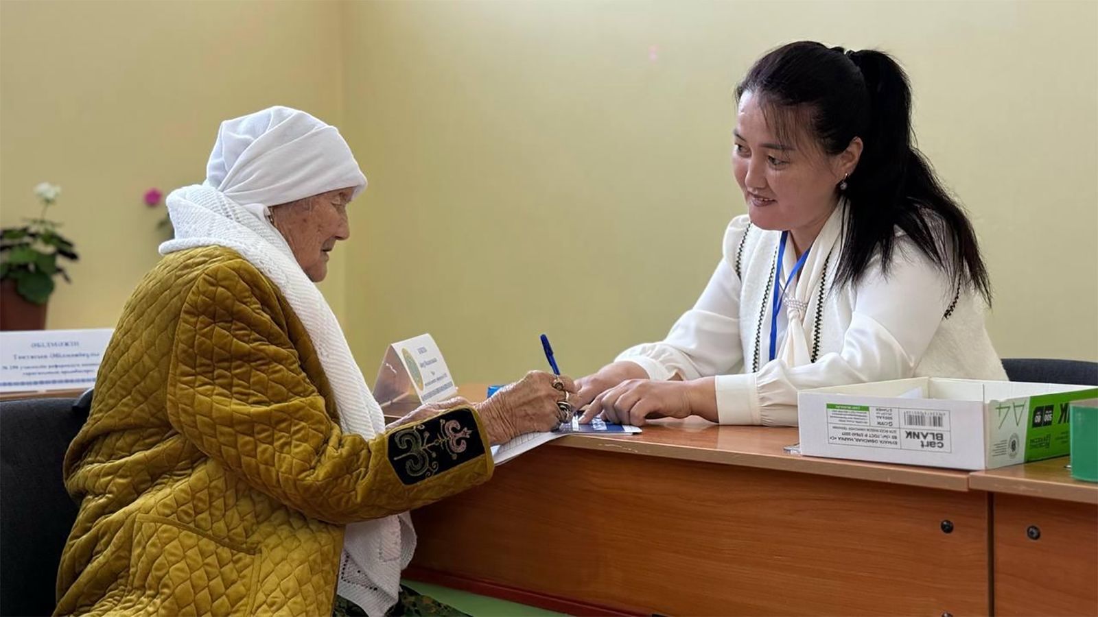 جەتىسۋدا 105 جاستاعى اجە العاشقىلاردىڭ قاتارىندا داۋىس بەردى