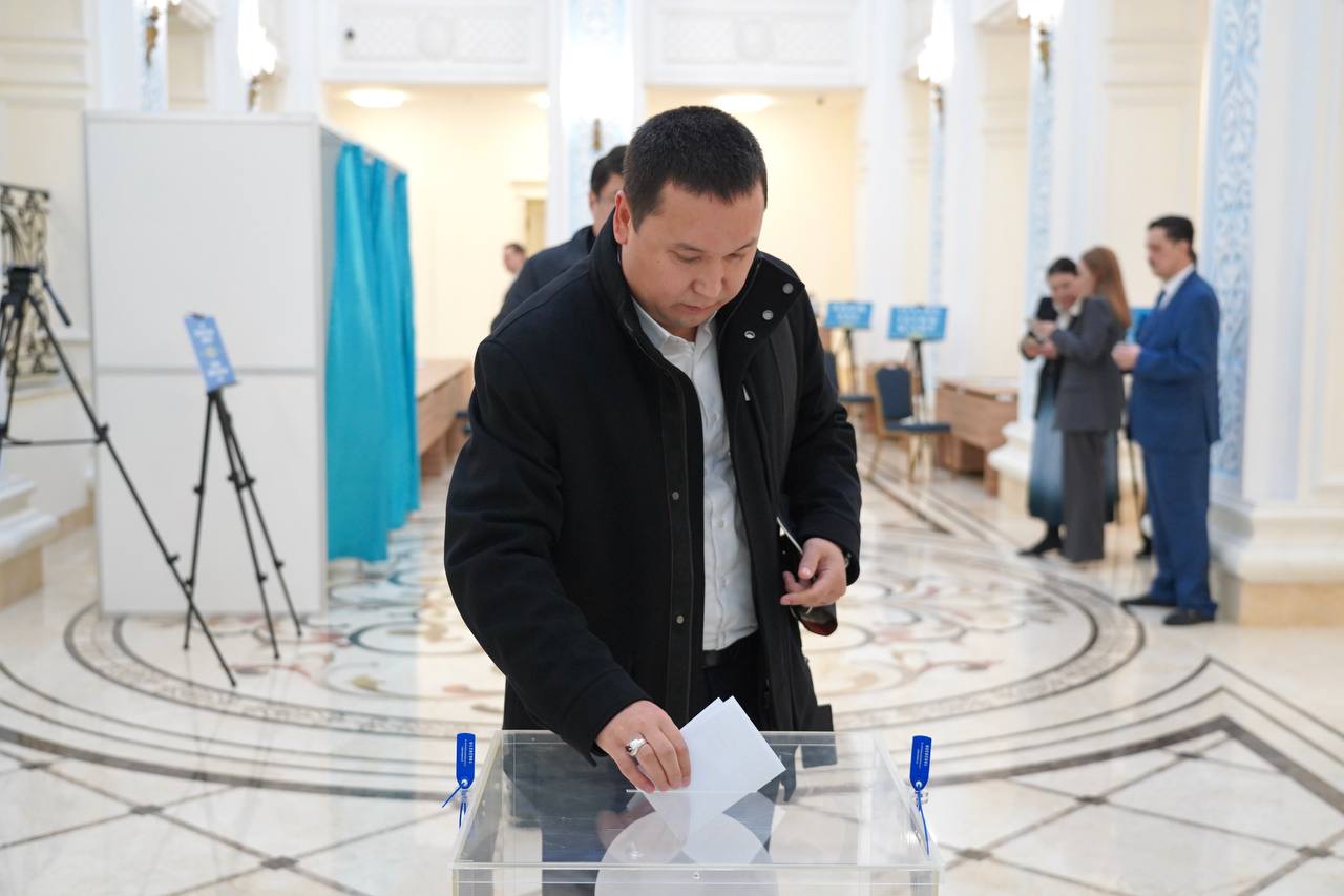 رەفەرەندۋم: شەتەلدەردە 3248 ادام ءوز تاڭداۋىن جاسادى