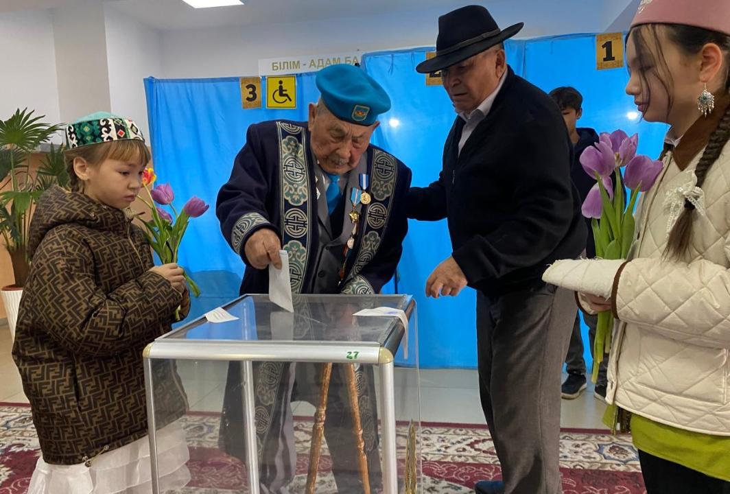 102 جاستاعى  ۇلى وتان سوعىسىنىڭ ارداگەرى رەفەرەندۋمدا داۋىس بەردى