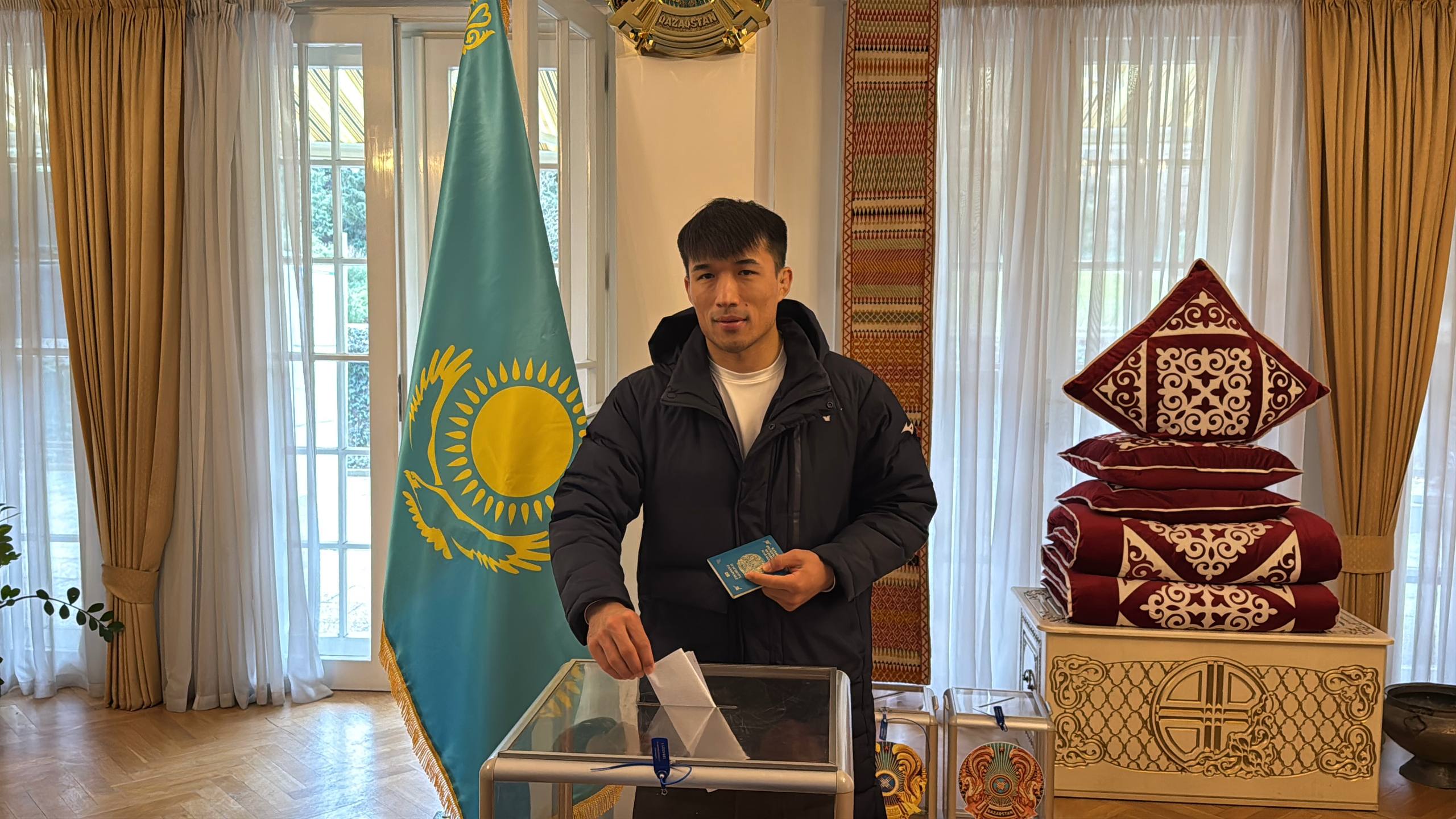 عۇسمان قىرعىزباەۆ پەن ءابيبا ابۋجاقىنوۆا چەحياداعى رەفەرەندۋم ۋچاسكەسىندە تاڭداۋ جاسادى