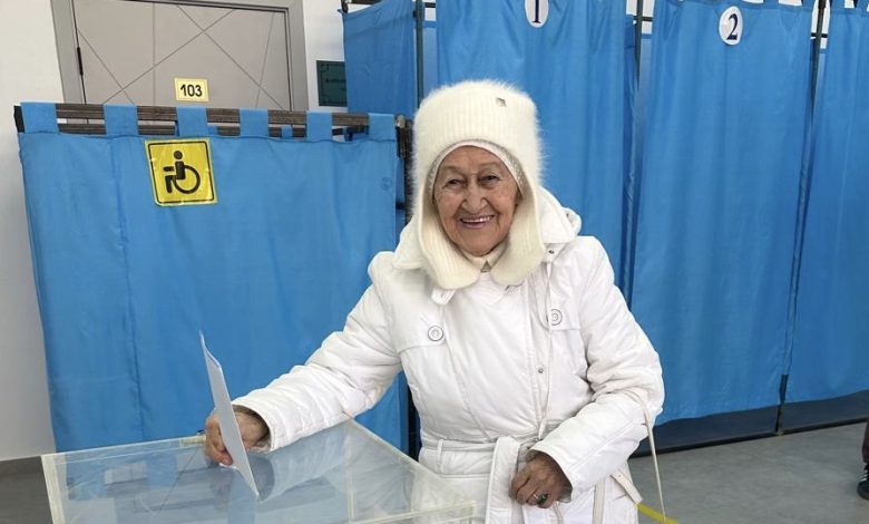 اتىراۋدا «قىز جىبەك» فيلمىندەگى «گاككۋدى» ورىنداعان ءانشى داۋىس بەردى