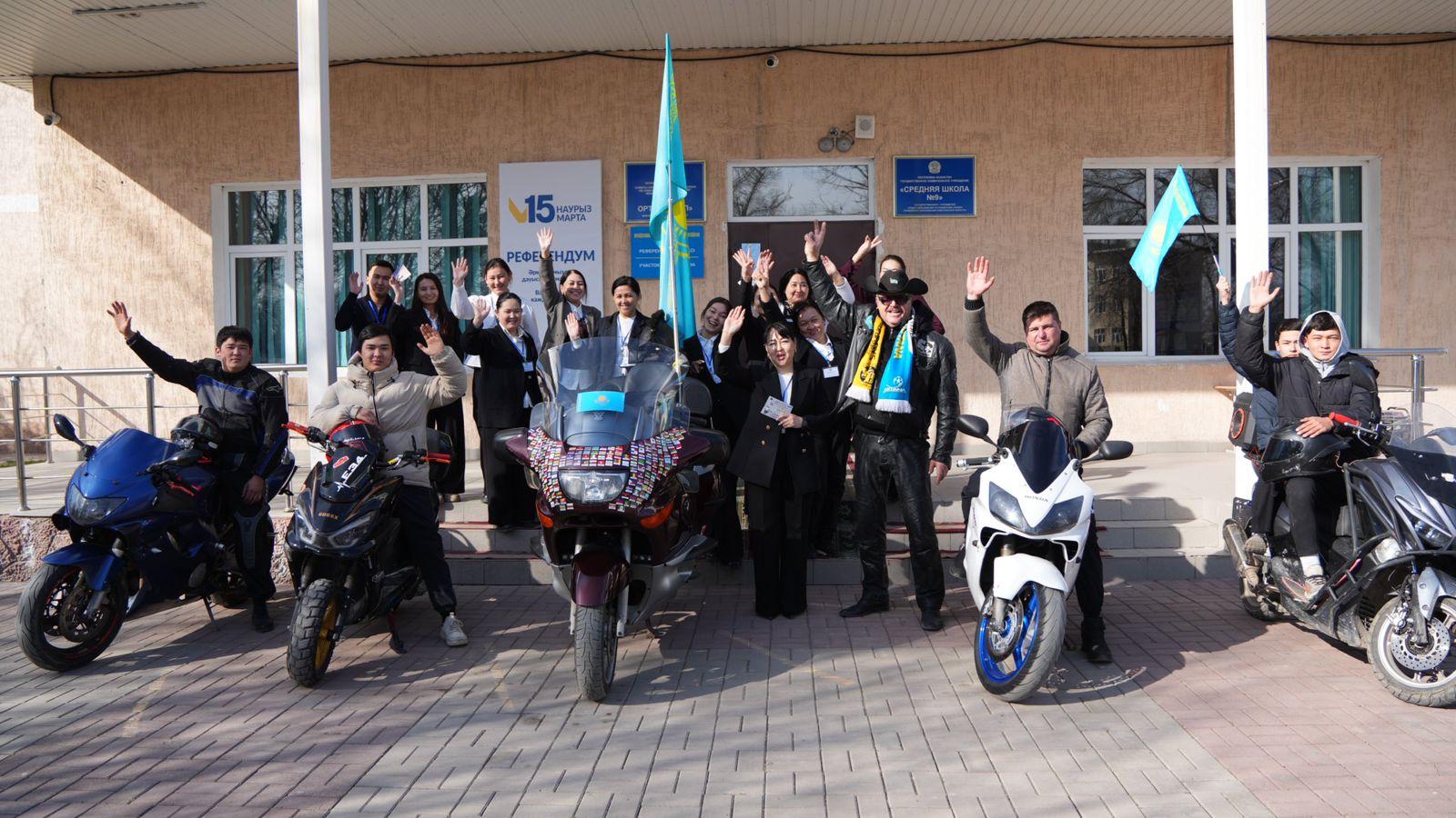 موتوتسيكلمەن 170 ەلدى ارالاعان ساياحاتشى رەفەرەندۋمدا داۋىس بەردى