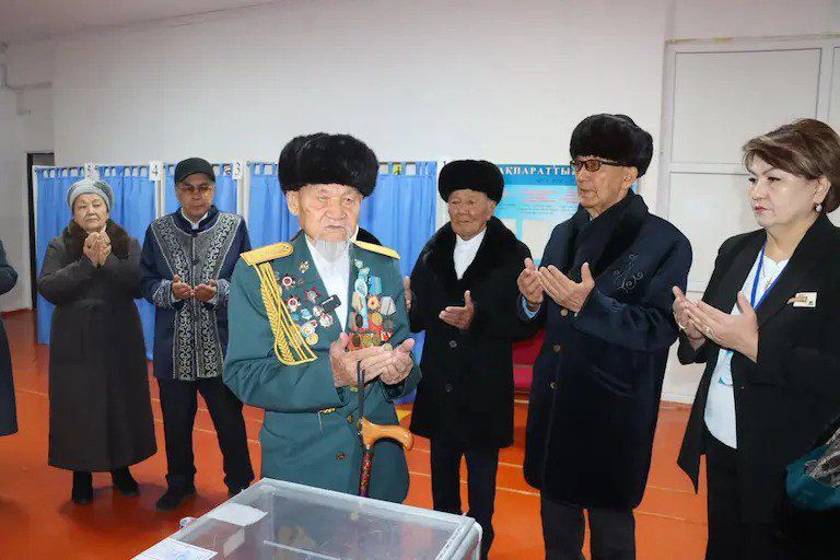 رەفەرەندۋمعا  ۇلى وتان سوعىسىنىڭ ارداگەرلەرى دە قاتىسىپ جاتىر