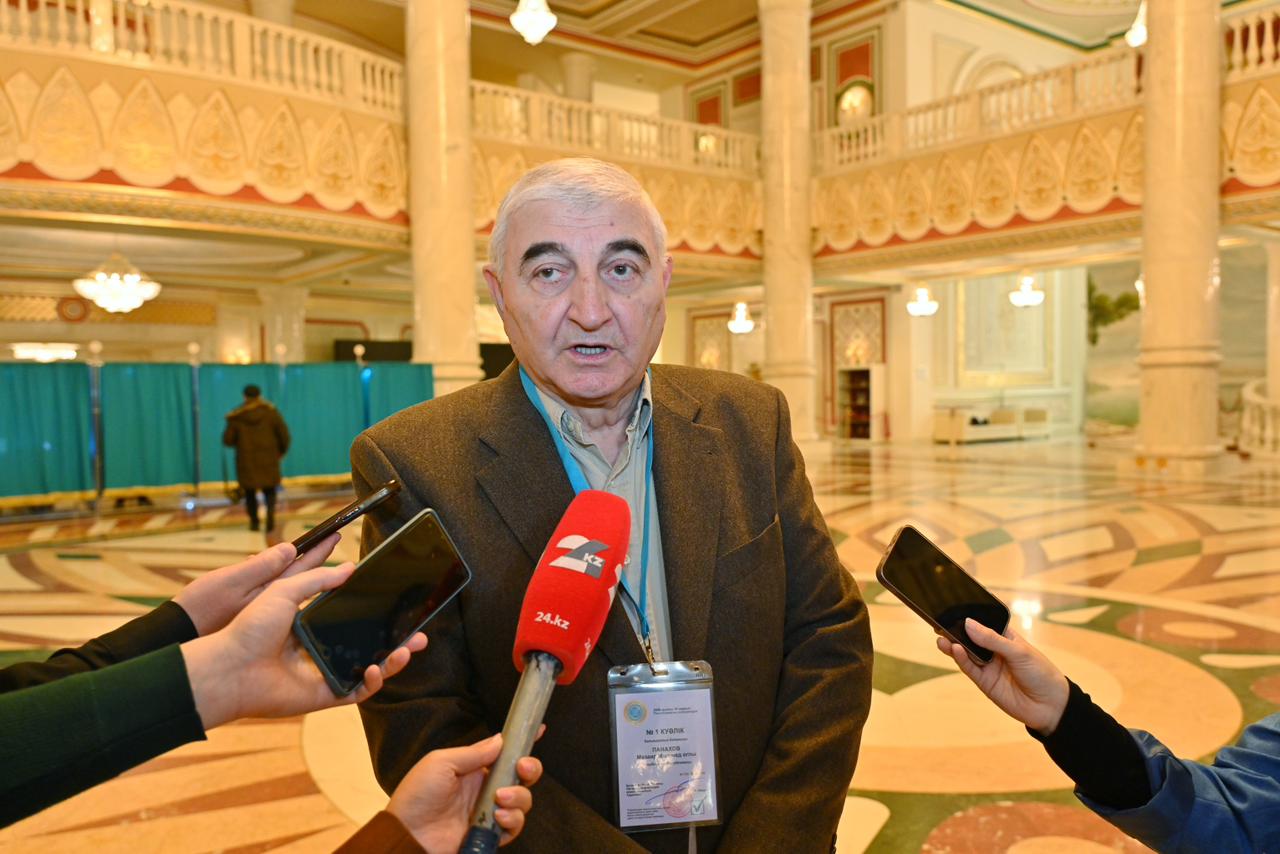 ازەربايجاندىق باقىلاۋشى رەفەرەندۋمعا وڭ باعا بەردى