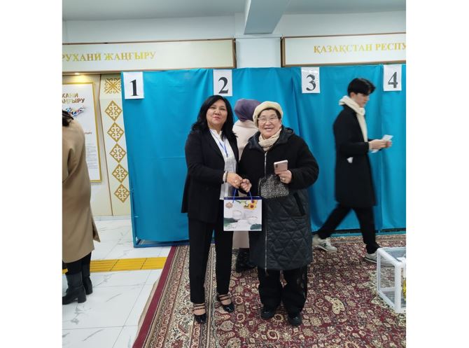 الماتىدا العاشقى داۋىس بەرۋشىلەرگە سىيلىق ۇلەستىرىلدى