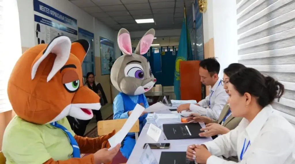 الماتى وبلىسىنىڭ تۇرعىندارى رەفەرەندۋم ۋچاسكەسىنە مۋلتفيلم كەيىپكەرلەرىنىڭ بەينەسىندە كەلدى