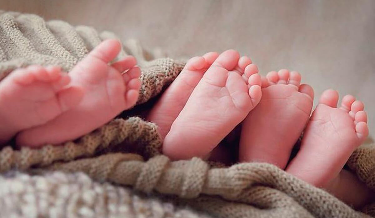 رەفەرەندۋم كۇنى اتىراۋدا ەكى بىردەي ۇشەم دۇنيەگە كەلدى