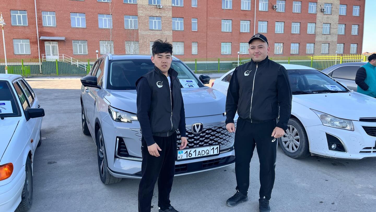 ۋچاسكەگە دەيىن جەتكىزىپ سالادى: جاس سايلاۋشىلار اۆتوەرىكتىگە اينالدى