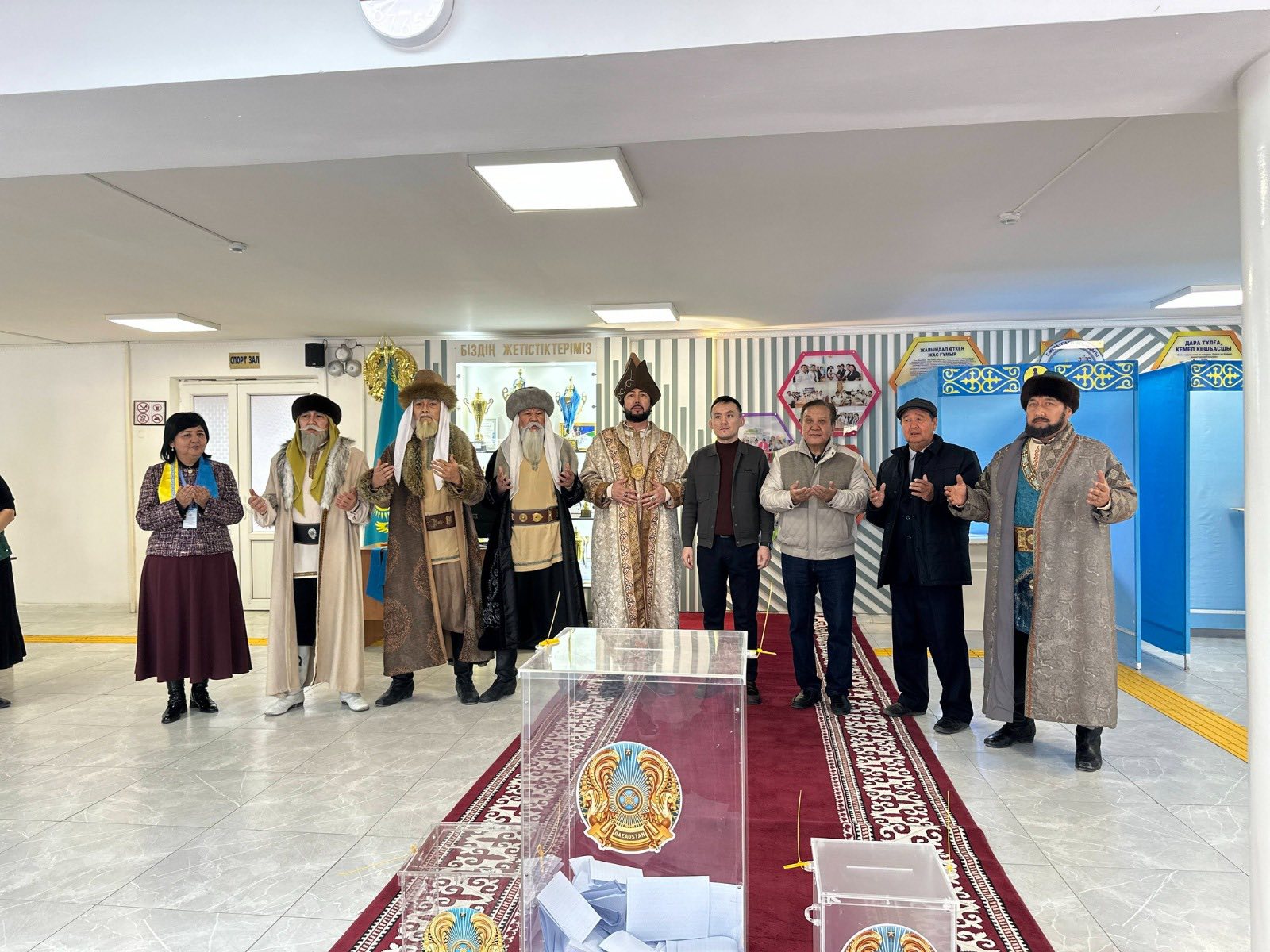 حاندار مەن بيلەردىڭ تاڭداۋى: جەتىسايداعى رەفەرەندۋمنىڭ ەرەكشە قوناقتارى