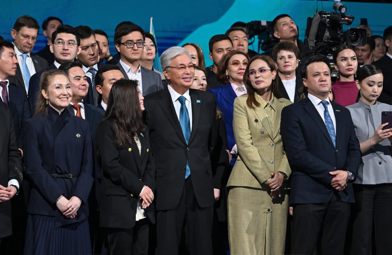 توقاەۆ: داۋىس بەرۋشىلەر سانى بويىنشا ەڭ جوعارى رەكوردتىق كورسەتكىش تىركەلدى