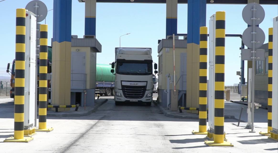 ەلدەگى اقىلى جولداردا تولەم مەرزىمدەرى وزگەردى: جۇرگىزۋشىلەر نەنى ەسكەرۋى كەرەك؟