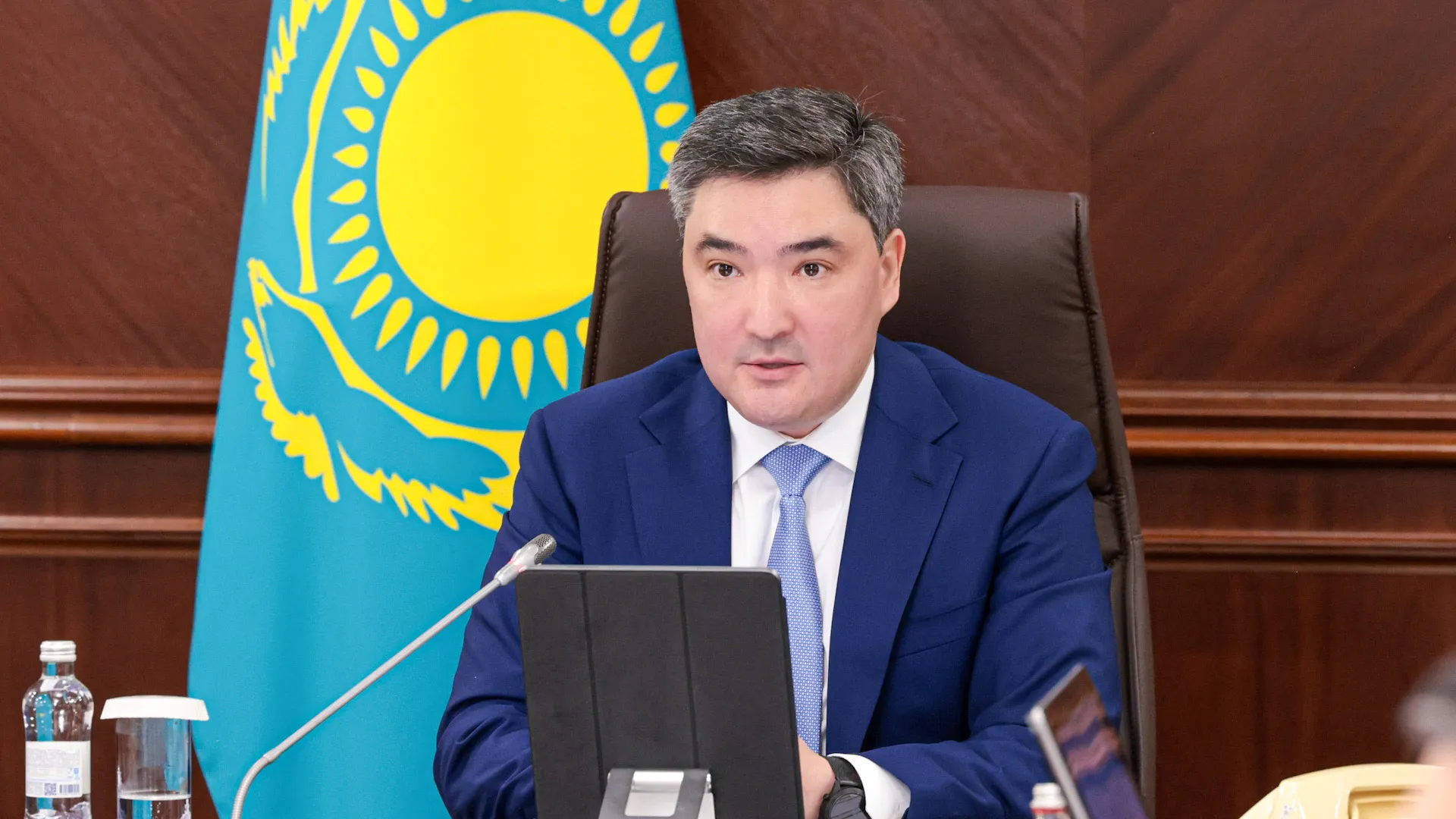 ناعىز وتانشىلدىق ۇلگىسى