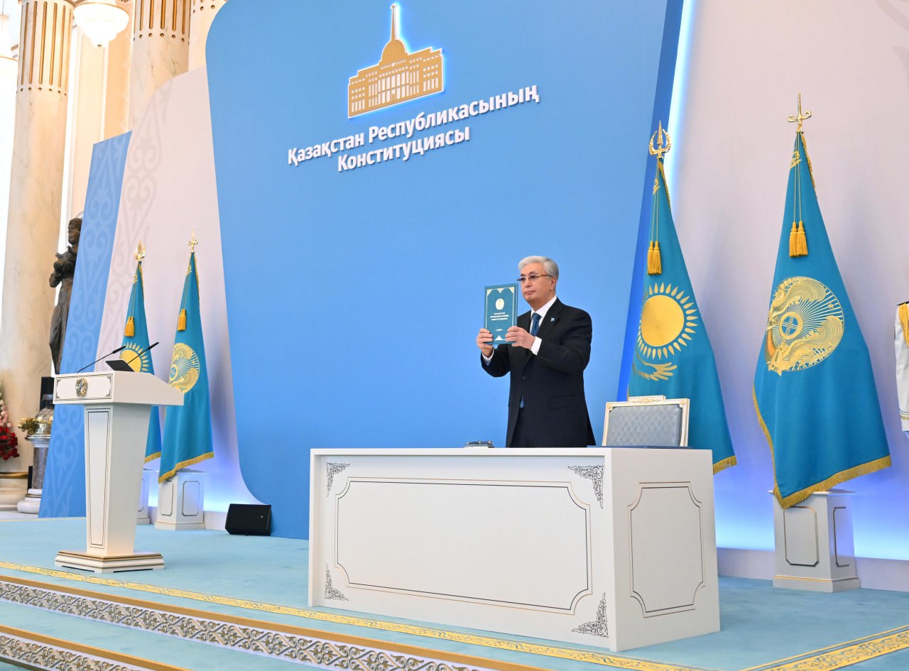 پرەزيدەنت: جاڭا حالىق كونستيتۋتسياسى – كەلەر ۇرپاقپەن بىرگە جاساي بەرەتىن قاسيەتتى قۇجات