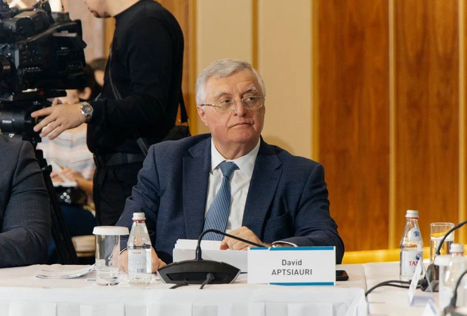 گرۋزيا ديپلوماتى: قازاقستاندا وتكەن رەفەرەندۋم حالىقارالىق تاجىريبەگە تولىق سايكەس كەلەدى