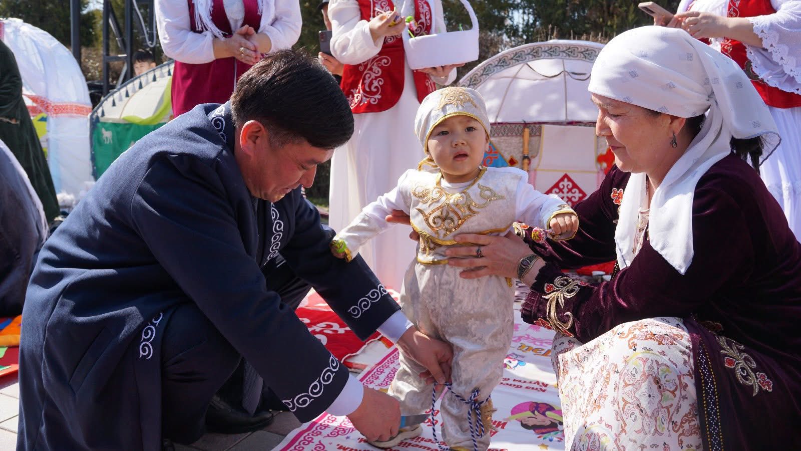 50 بالدىرعاننىڭ تۇساۋكەسەرى