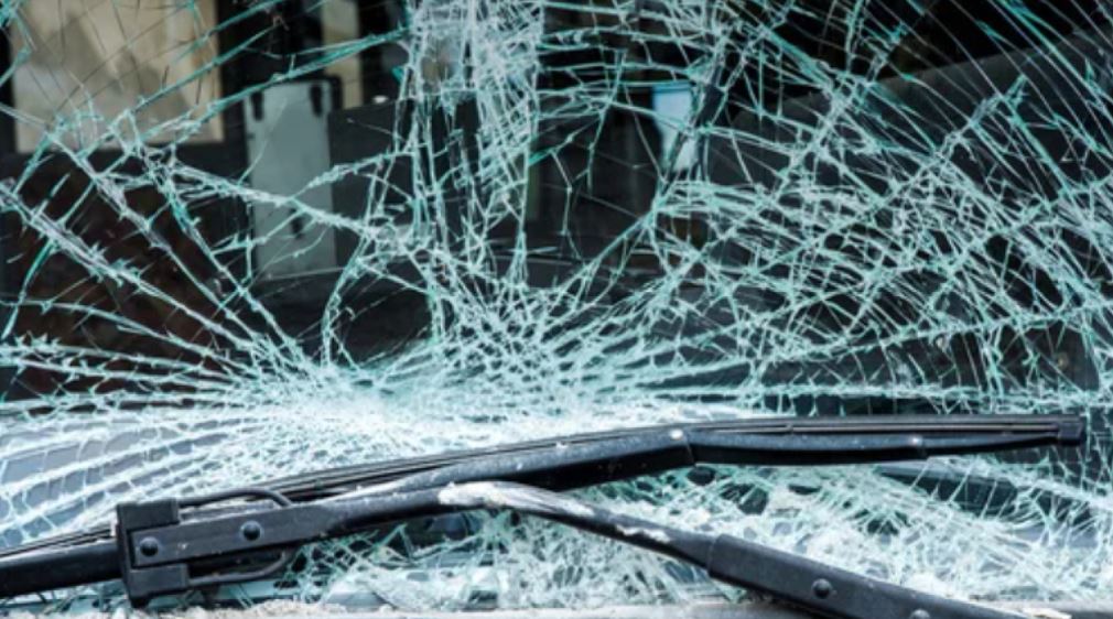 استانادا جولاۋشىلار اۆتوبۋسى اپاتقا ۇشىرادى