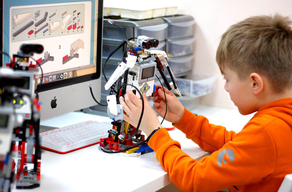 روبوتوتەحنيكا – ءبىلىم بەرۋدىڭ وزەكتى باعىتى: ماڭعىستاۋ جاستارىنىڭ ينجەنەرلىك ىزدەنىسى