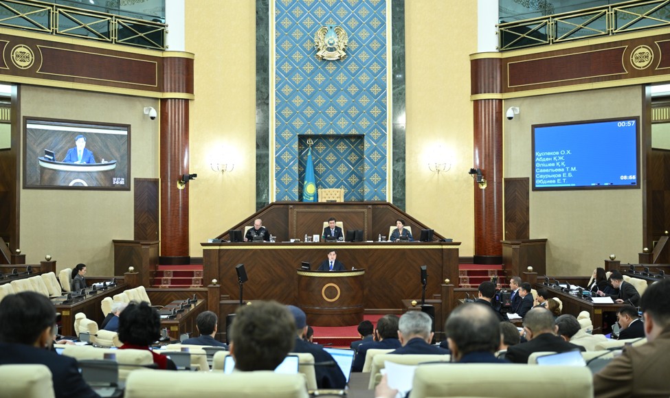 مەملەكەتتىك قىزمەت تۋرالى زاڭ جوباسى ماقۇلداندى