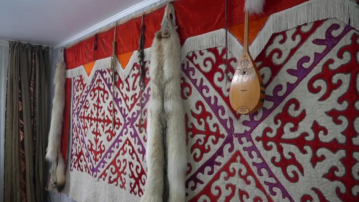 باتىس قازاقستاندا مەملەكەتتىك قىزمەتكەر ۇلتتىق بۇيىمدار جاساۋمەن اينالىسادى