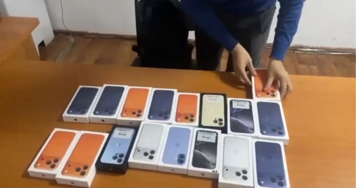 اقتوبەدە ۇرى دۇكەننەن 18 تەلەفون ۇرلاپ كەتكەن