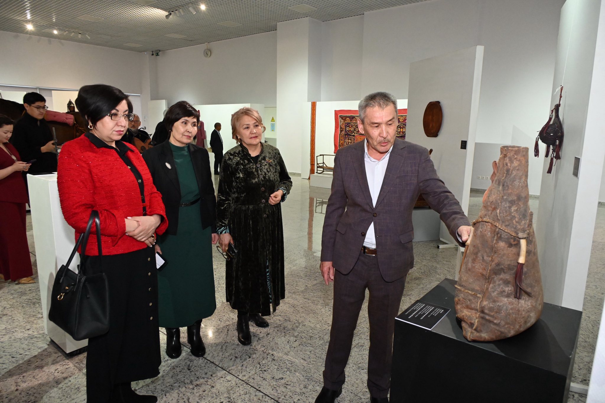 شەبەر تىرىلتكەن قۇندى مۇرا